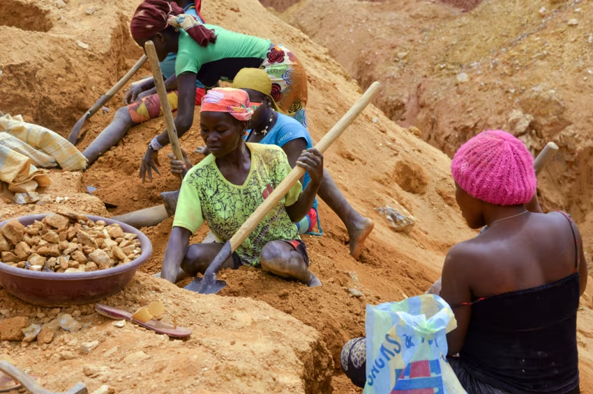 Au Cameroun, des mines d’or abandonnées devenues « lacs de la mort »